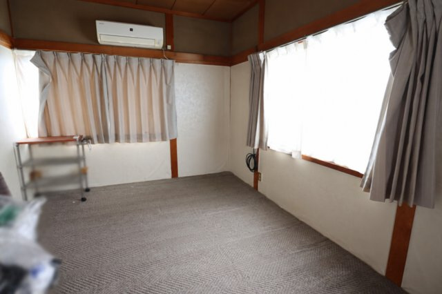 高知市南竹島町の中古一戸建の洋室|2面採光で光溢れる空間☆