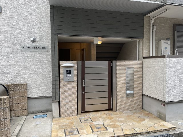 フジパレス末広町Ⅱ番館のエントランス
