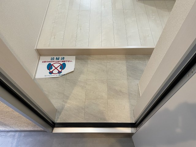 フジパレス末広町Ⅱ番館の玄関