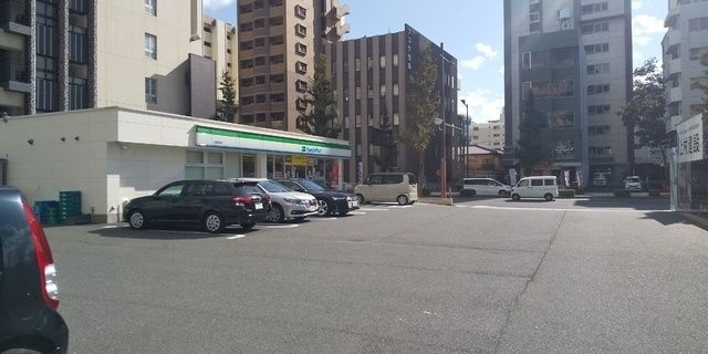 ニューサンリバー１５番館の駐車場