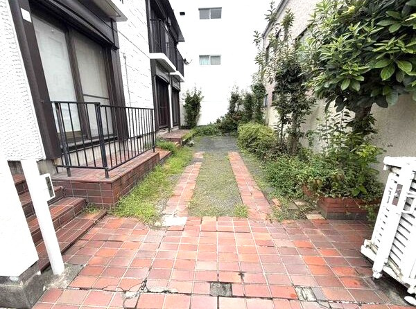 高見戸建の庭