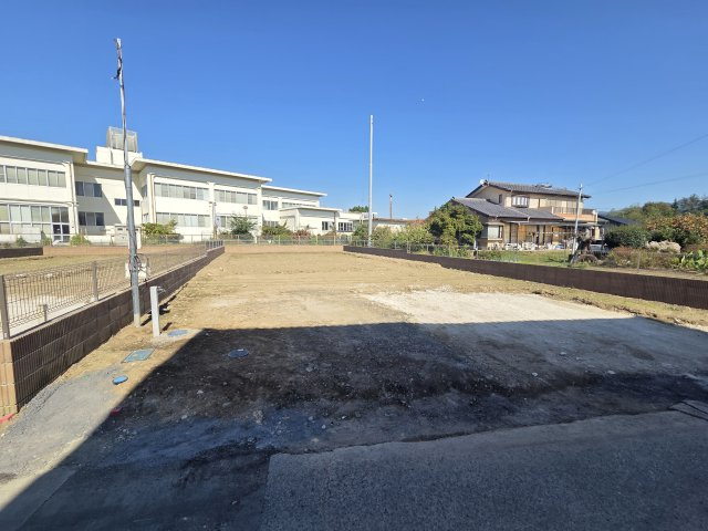 新築　桐生市相生町5丁目　2号棟　Blooming Gardenの駐車場|現地写真　駐車は建物南側に並列3台可能です！