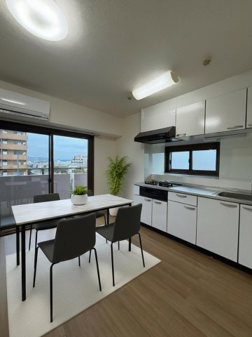 【現地画像あり】ライオンズマンション平塚見附町の居間・リビング|※AIホームステージング加工済