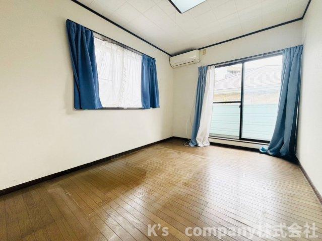 ◎藤沢市辻堂西海岸2丁目　中古戸建の寝室|洋室6帖◇バルコニーに出入りができるお部屋☆主寝室におすすめです◇