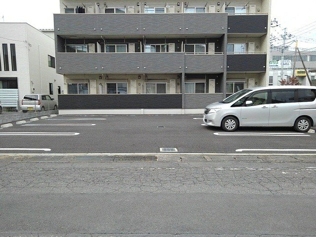 ビビエンダ　モデルノの駐車場|車をお持ちの方に嬉しい駐車場付きの物件です