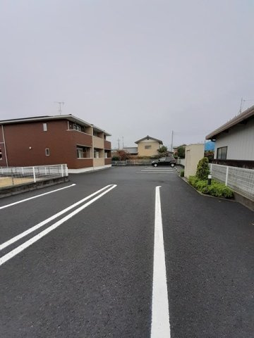 アリエスの駐車場|車をお持ちの方に嬉しい駐車場付きの物件です