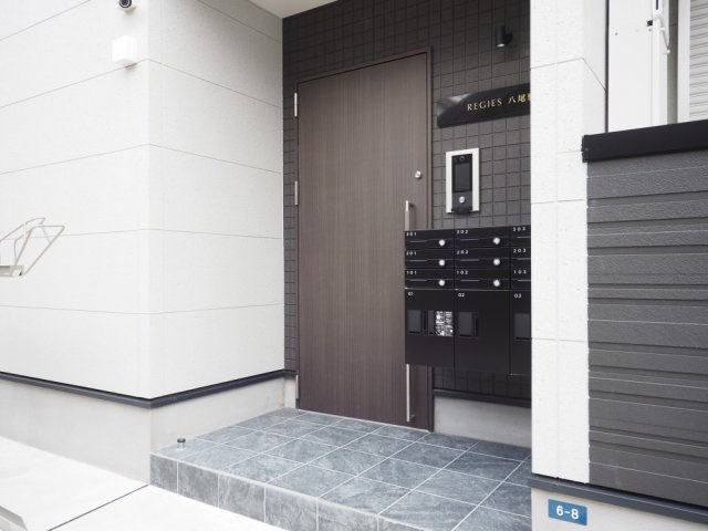 REGIES八尾駅前のエントランス