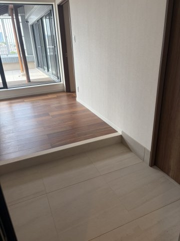 音羽YKビルの玄関