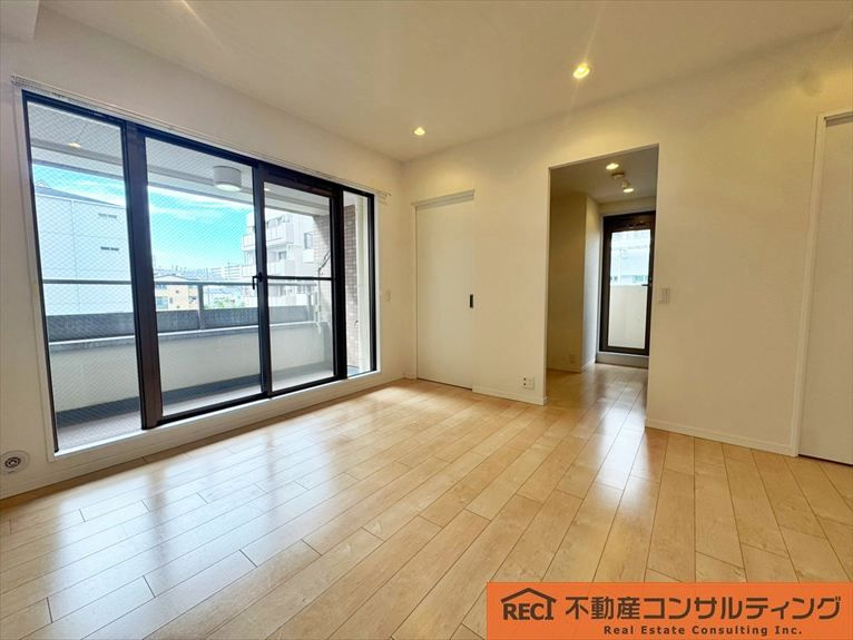 ワコーレリベルタ深江本町の居間・リビング