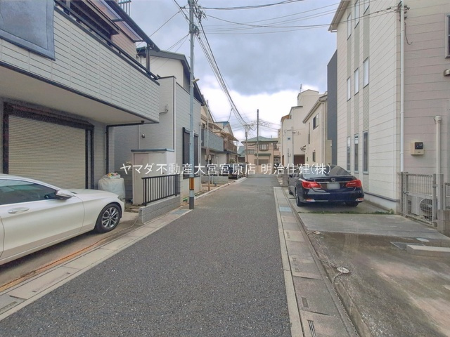 さいたま市北区日進町２丁目の前面道路含む現地写真