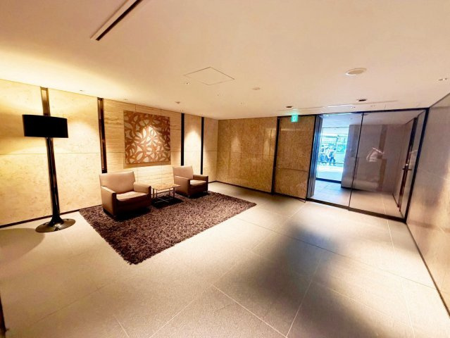 ジオグランデ岡本一丁目のロビー
