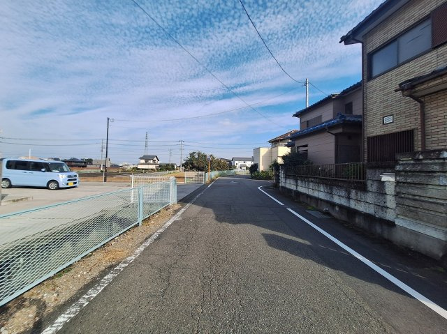 高崎市中居町一丁目売土地の前面道路含む現地写真