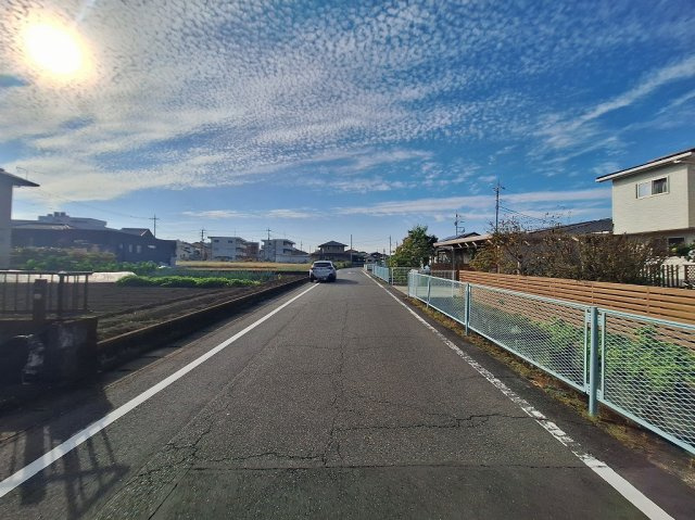 高崎市中居町一丁目売土地の前面道路含む現地写真