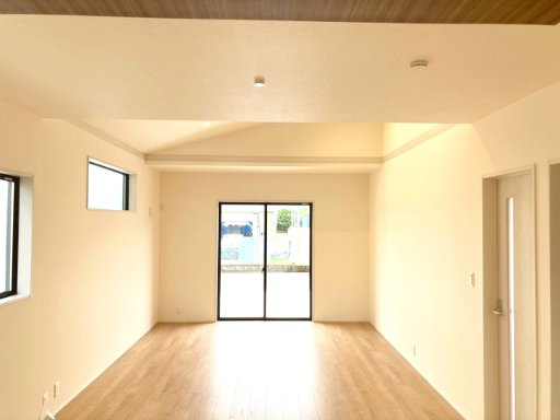 深谷市東方町5丁目　南6M公道　平屋建ての居間・リビング