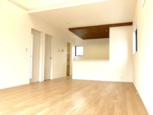 深谷市東方町5丁目　南6M公道　平屋建ての居間・リビング
