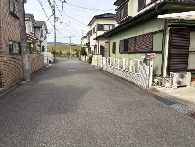 和歌山市布施屋　中古一戸建ての前面道路含む現地写真