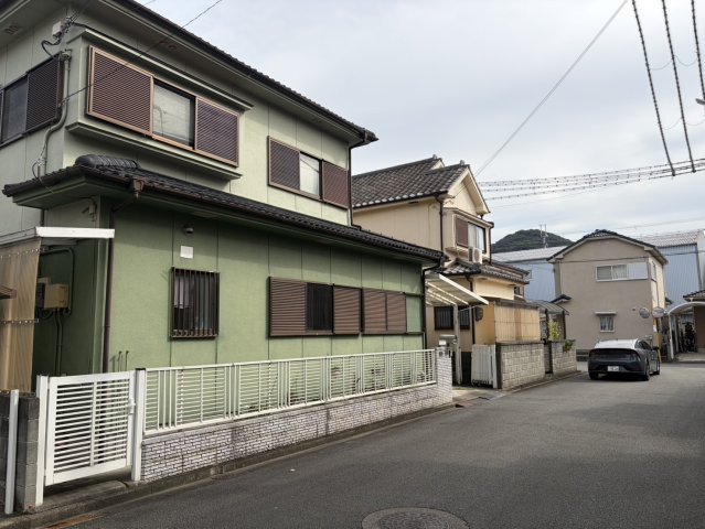 和歌山市布施屋　中古一戸建ての前面道路含む現地写真