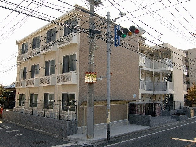 レオパレスリベル中浦和の外観