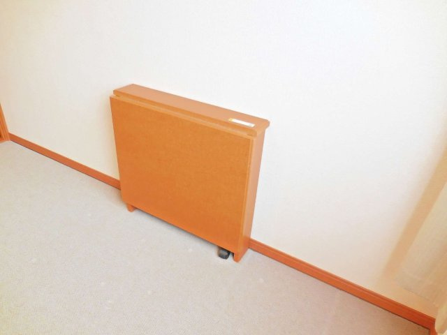 レオパレスｋｏｙａｍａⅢのその他|テーブルは折り畳むとスッキリとします。