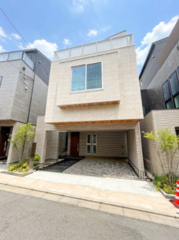 【外観】 | 【仲介手数料７００万円が無料！】■経堂駅３分■延床１６４平米超 ■車庫２台 | 諸費用７００万円ＯＦＦ！
決算キャンペーン中！
家計応援サービスの限界に挑戦中！
■経堂駅３分
■延床１６４平米超
■ＬＤＫ２８帖超
■車庫２台
■高断熱
■内覧可