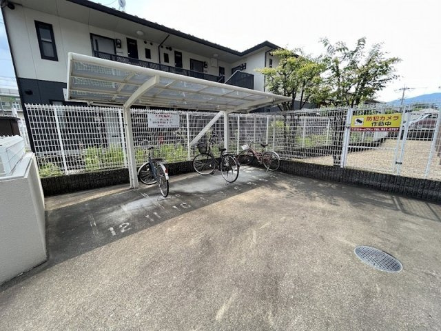 プレジール天神の駐車場