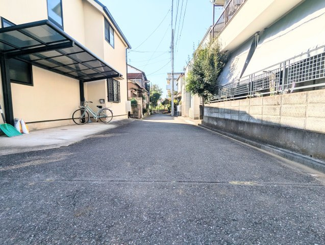 中野区若宮3丁目　新築戸建の前面道路含む現地写真|2026.10.18撮影

現地ご見学希望・資料請求などお気軽にお問い合わせ下さい！
03-5990-5201