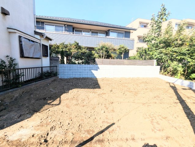 中野区若宮3丁目　新築戸建の外観|2026.10.18撮影

現地ご見学希望・資料請求などお気軽にお問い合わせ下さい！
03-5990-5201