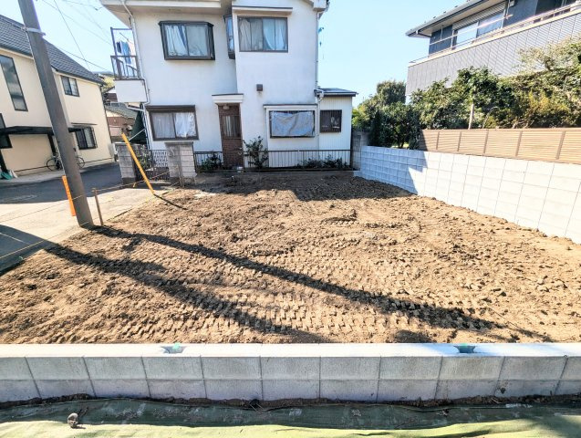 中野区若宮3丁目　新築戸建の外観|2026.10.18撮影

現地ご見学希望・資料請求などお気軽にお問い合わせ下さい！
03-5990-5201