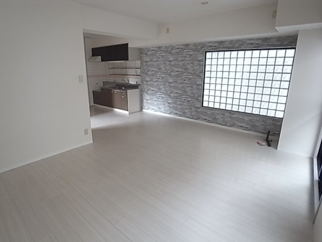 尼崎市稲葉元町１丁目の賃貸マンションの居間・リビング|おしゃれな居間です