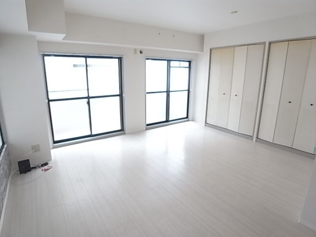 尼崎市稲葉元町１丁目の賃貸マンションの居間・リビング|使いやすいリビングです