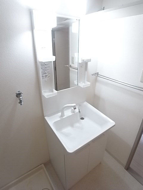 尼崎市稲葉元町１丁目の賃貸マンションの洗面所|ゆったりとスペースのある洗面所