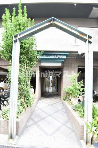 ラセーヌシンサイバシヒガシのエントランス