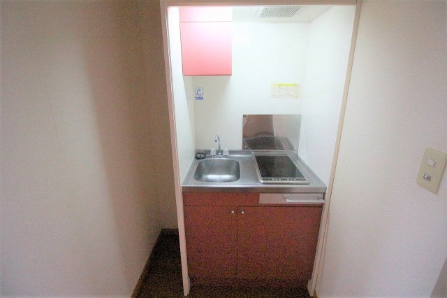 レオパレスフローラ湯築のキッチン|備品や設備仕様は号室等により異なります現地をご確認下さい。