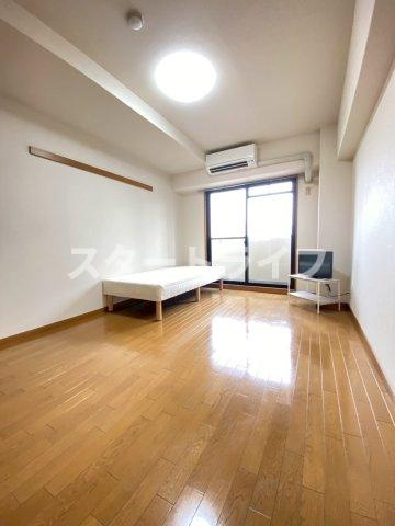 大阪市淀川区十三東１丁目の賃貸マンションの居間・リビング