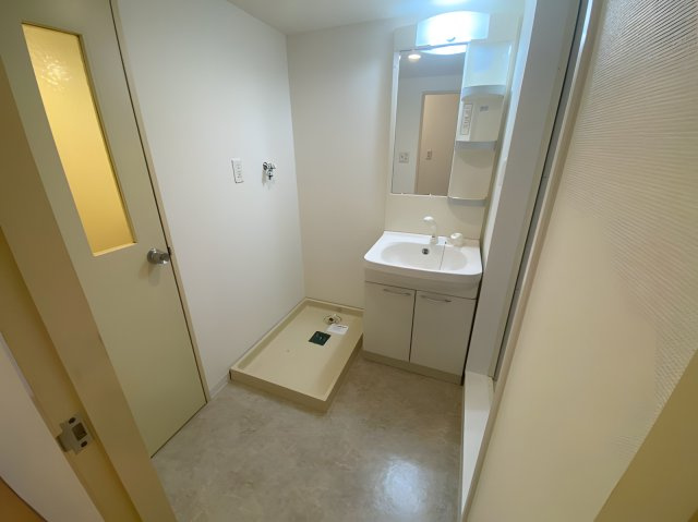 とぴあビルの独立洗面台|シャワー付洗面台・室内洗濯機置場