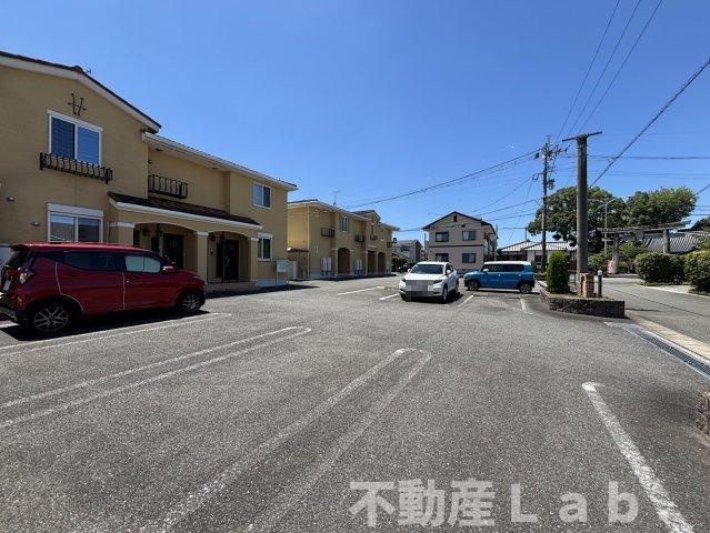 Ｖｅｒｉｅｓｔ八幡・サンレミの駐車場