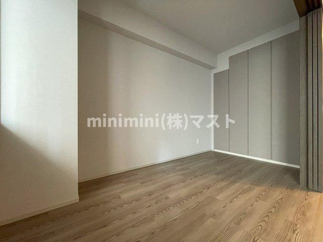 ローレルタワー堺筋本町の洋室