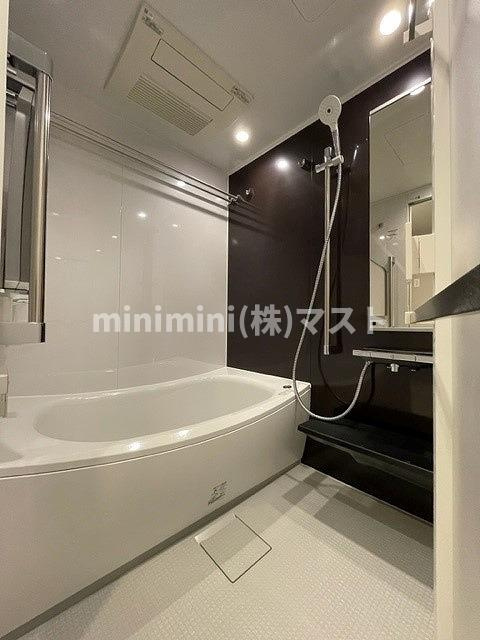ローレルタワー堺筋本町の浴室