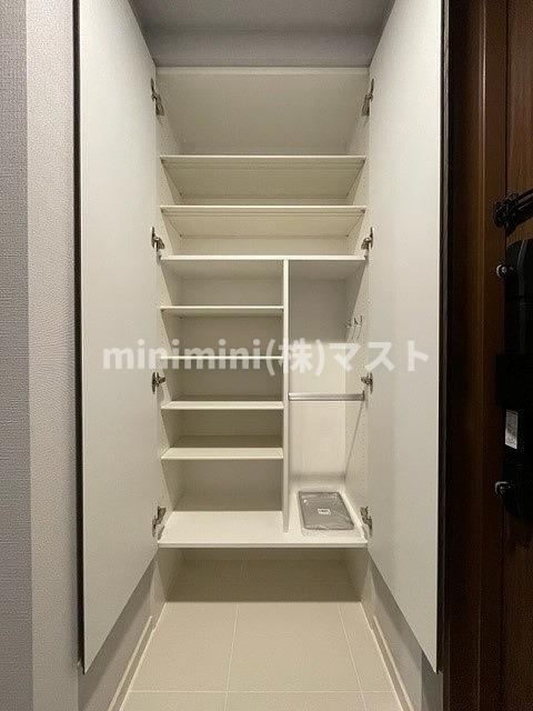 ローレルタワー堺筋本町の収納