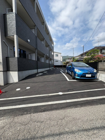 クレスト山本Ⅱの駐車場|敷地内平置駐車場