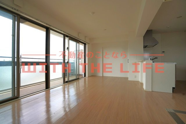 ソレアード【キャッシュバック対象物件】の居間・リビング|こちらの居間で趣味の時間をお楽しみください