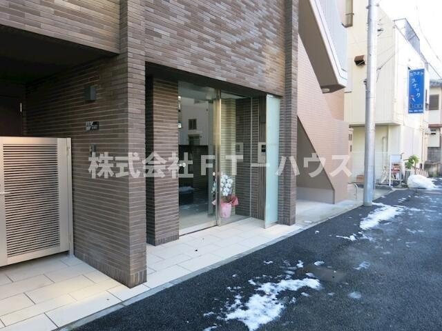 クレシェンテ梅月のエントランス