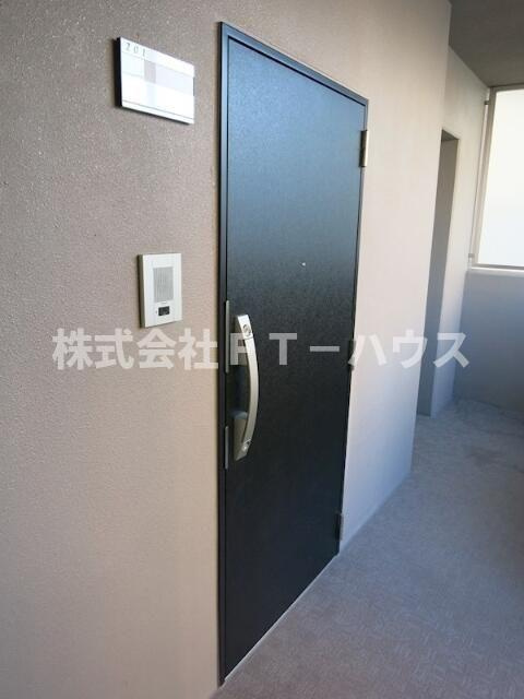 クレシェンテ梅月の玄関