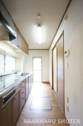 千葉市緑区誉田町中古戸建のキッチン|使いやすいリビングです