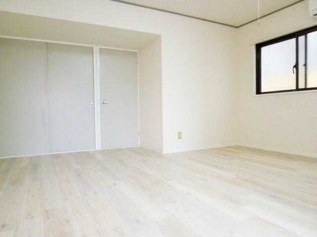 国分寺市本町２丁目の賃貸マンションの居間・リビング