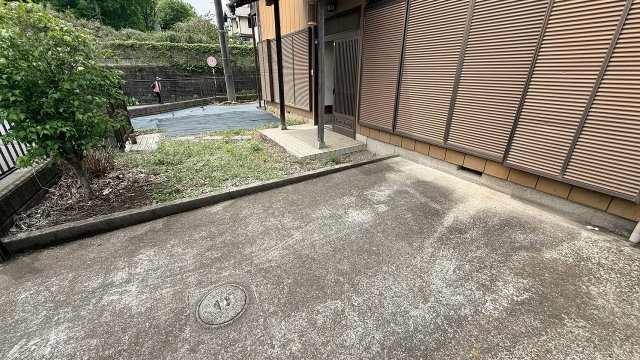 本郷借家の駐車場|路上駐車禁止となります。