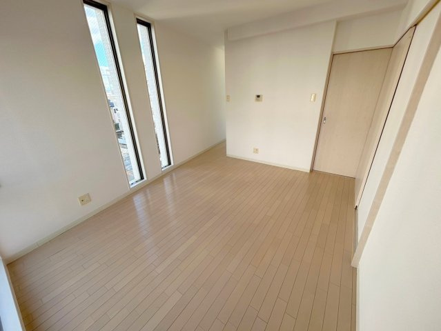 アドバンス新大阪Ⅳの洋室