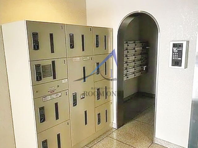 目黒西口マンション2号館のその他共用部分|宅配ボックスです。