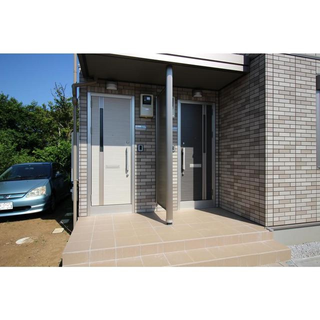 八王子市弐分方町のアパートのエントランス
