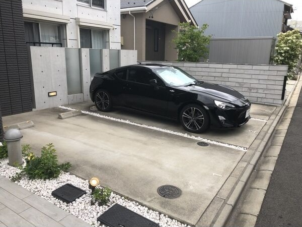 Branche上前津FREREの駐車場